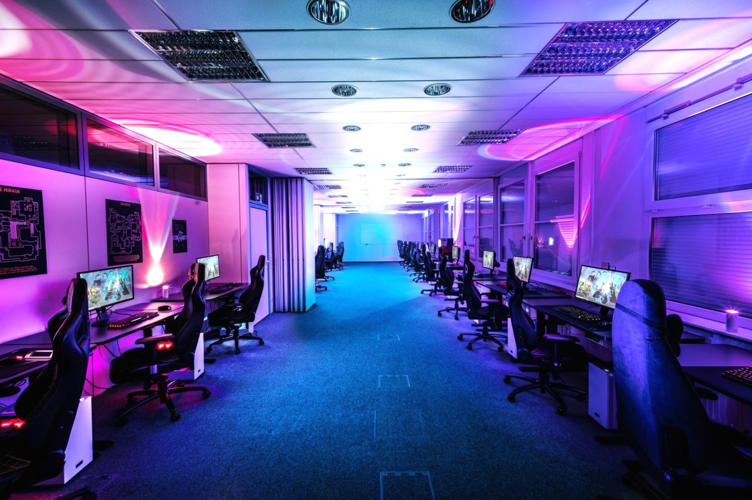 Student presenting blockchain project demo to instructor and peers